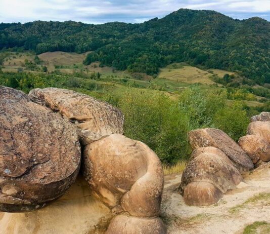 Диво природи: як утворилися химерні камені-трованти