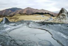 Peisaj suprarealist: de ce merită să vizitați vulcanii noroioși de lângă București