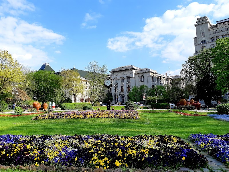 Сад Cișmigiu (Grădina Cișmigiu)